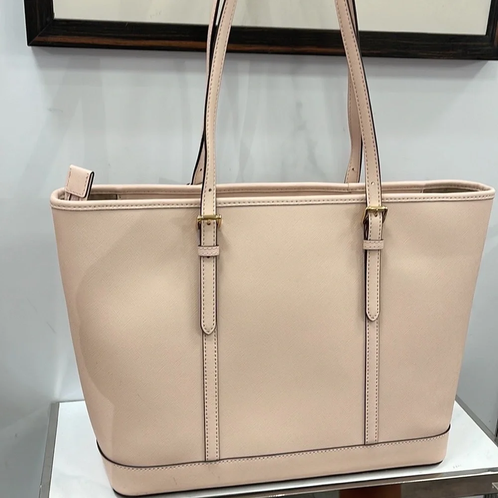 MICHAEL KORS
Jet Set Travel Lg Top Zip Shoulder Tote Saffiano Lthr
Powder Blush - Picture 16 of 16